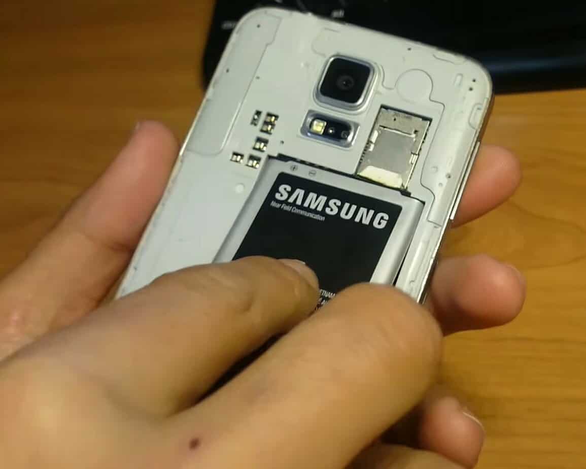 Cómo colocar una SIM card en tu celular